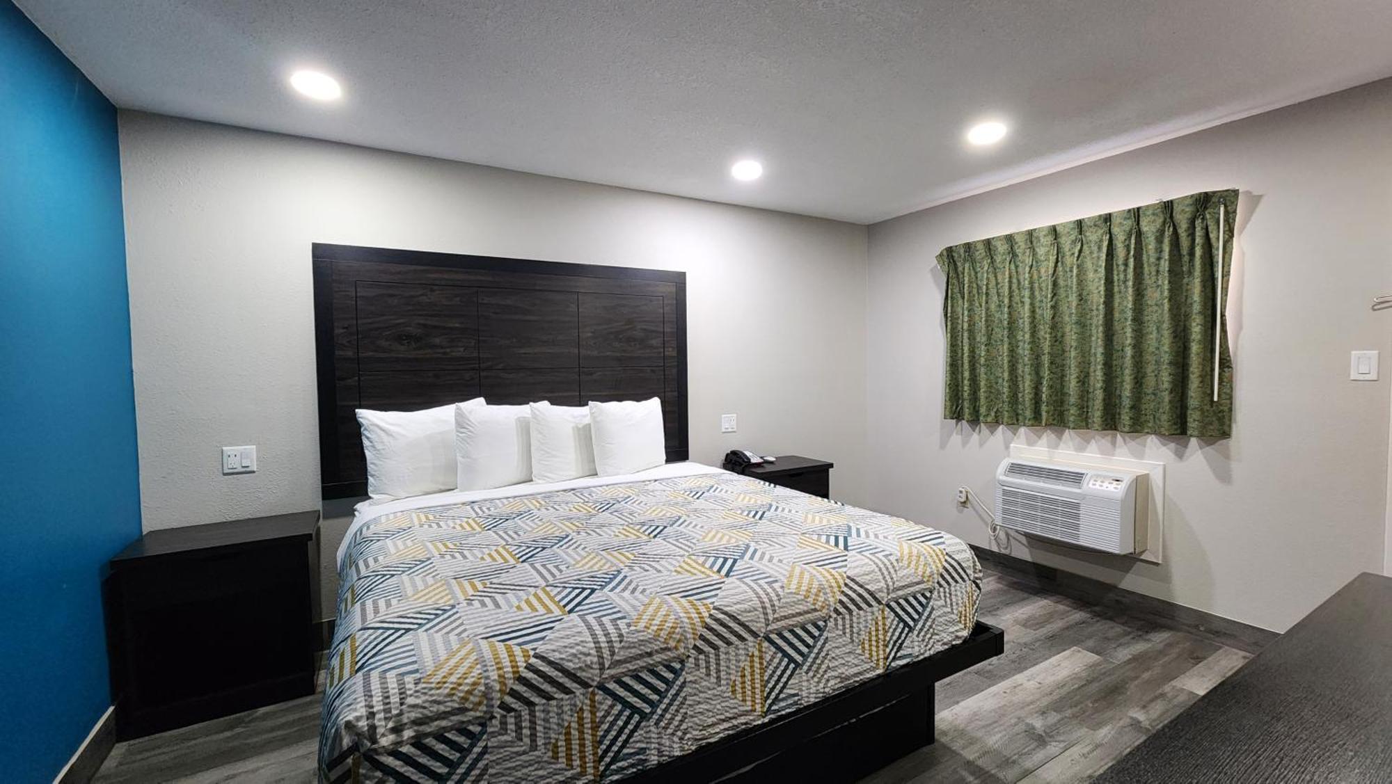 Scottish Inn & Suites Wharton Extérieur photo