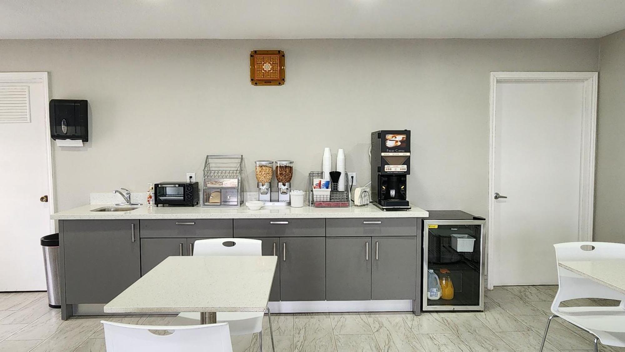 Scottish Inn & Suites Wharton Extérieur photo